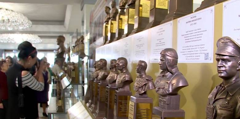 <br />
Проект «Аллея Российской Славы» развернет выставку 365 бюстов и скульптур выдающихся исторических деятелей страны                