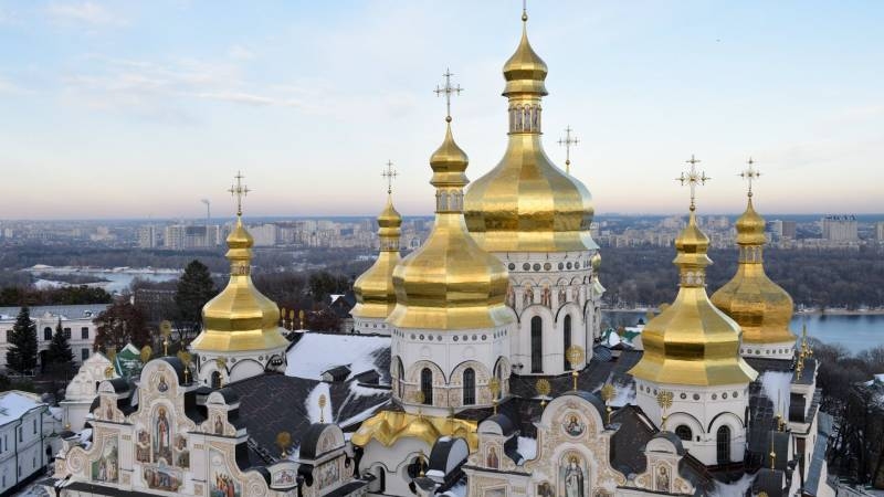 <br />
Раскольники захватывают Лавру: ситуация со святынями в Украине выходит из-под контроля                
