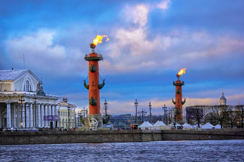 <br />
Салют 27 января 2023 года в Санкт-Петербурге, откуда лучше смотреть                