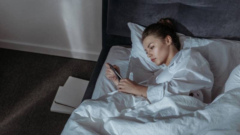 <br />
Сон со смартфоном: вредно ли спать рядом с гаджетом                