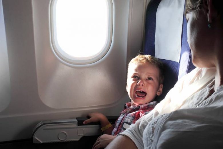 <br />
Эффективно и быстро: как успокоить плачущего в самолете ребенка                