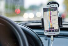 Какая настройка смартфона «съедает» его батарею за день