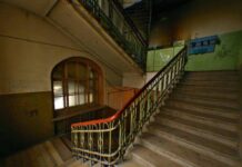 Почему в советских многоэтажках лестницы закручивались против часовой стрелки