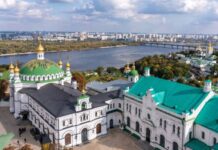 Ультиматум монахам: зачем закрыли доступ к мощам в пещерах Киево-Печерской лавры