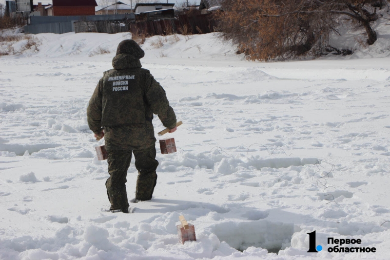 В Челябинской области начали взрывать лед перед весенним паводком