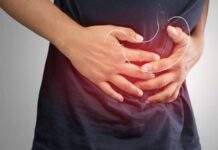 Гастроэнтеролог назвал четыре ранних признака рака кишечника