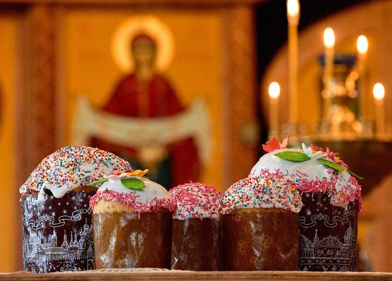 <br />
Сестры Ново-Тихвинского монастыря поделились секретами украшения праздничной выпечки                