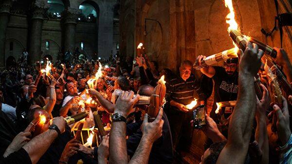 <br />
Схождение Благодатного огня 15 апреля 2023 года в Иерусалиме: где и во сколько смотреть церемонию, прямая трансляция из храма Воскресения                