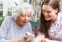 Выбираем телефон для пожилых людей и пенсионеров