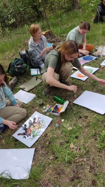 Челябинские художники изучают городской бор для выставки в Москве
