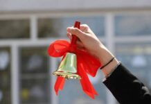 «Когда уйдем со школьного двора»: расписание последних звонков 2023 года в России