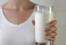 Неожиданные сочетания: продукты, которые следует избегать с молоком