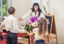 Особенности и традиции Последнего звонка 25 мая 2023 года: как красиво и душевно поздравить преподавателей