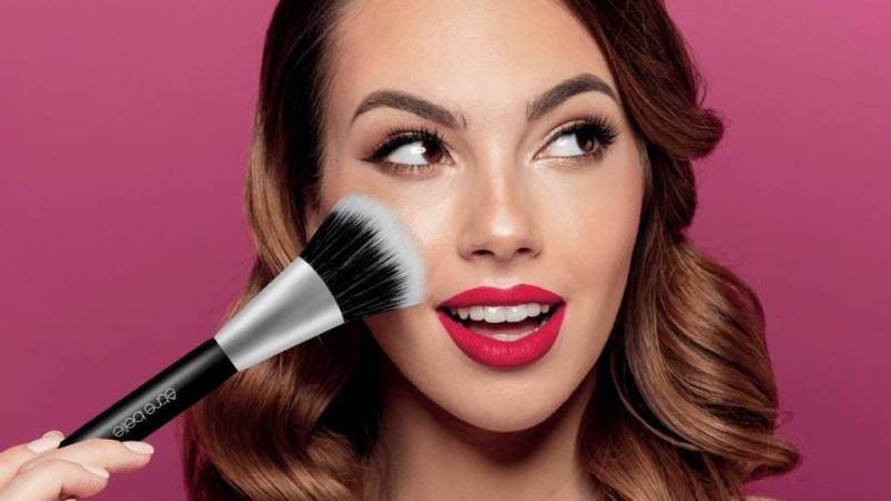 <br />
Безупречный макияж для выпускного: 3 правила, которые помогут идеально выглядеть                