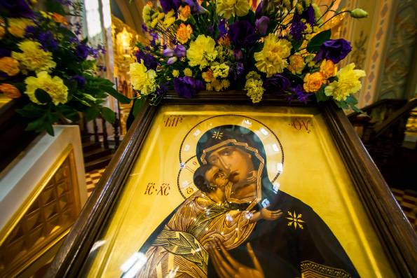 <br />
День Владимирской иконы Божией Матери 3 июня: чудотворная помощь в бедах и скорбях                