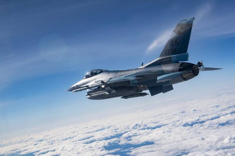 <br />
Какие аэродромы в Европе из-за передачи Украине F-16 могут стать целью армии РФ                