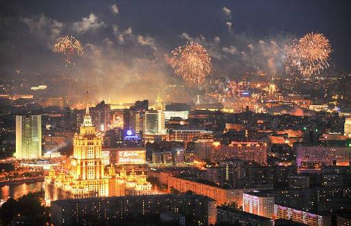 <br />
Онлайн-трансляция салюта на День России в Москве 12 июня 2023 года                