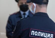 Полиция Южноуральска задержала 18-летнего парня за шантаж интимными фото