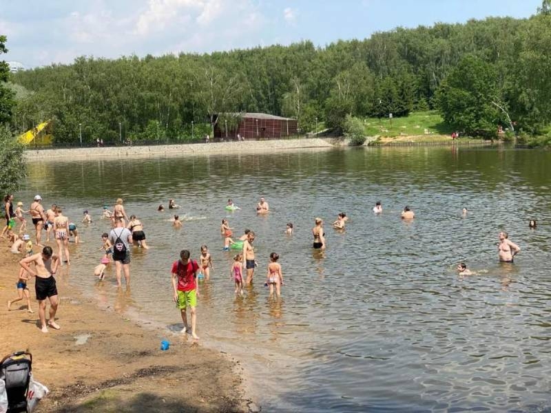 <br />
Спасение от жары: Роспотребнадзор назвал список пляжей для купания в Москве в 2023 году                