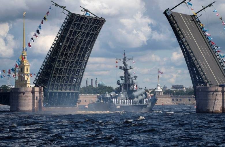 <br />
День ВМФ в Санкт-Петербурге отмечают 30 июля 2023 года: какие будут ограничения во время парада                
