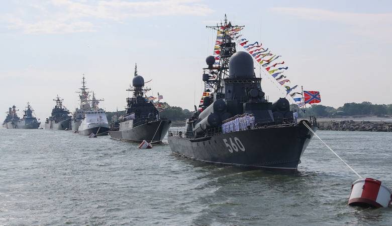 <br />
Главный военно-морской парад: военная мощь России в зеркале водных гладей                