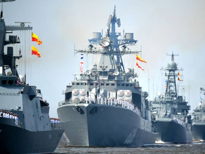 <br />
Главный военно-морской парад: военная мощь России в зеркале водных гладей                
