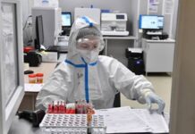 «Пожирающая мозг амеба»: в Роспотребнадзоре оценили риски заразиться смертельной болезнью в российских водоемах