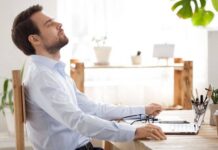 Психолог рассказала, как длительное отсутствие отпуска влияет на здоровье