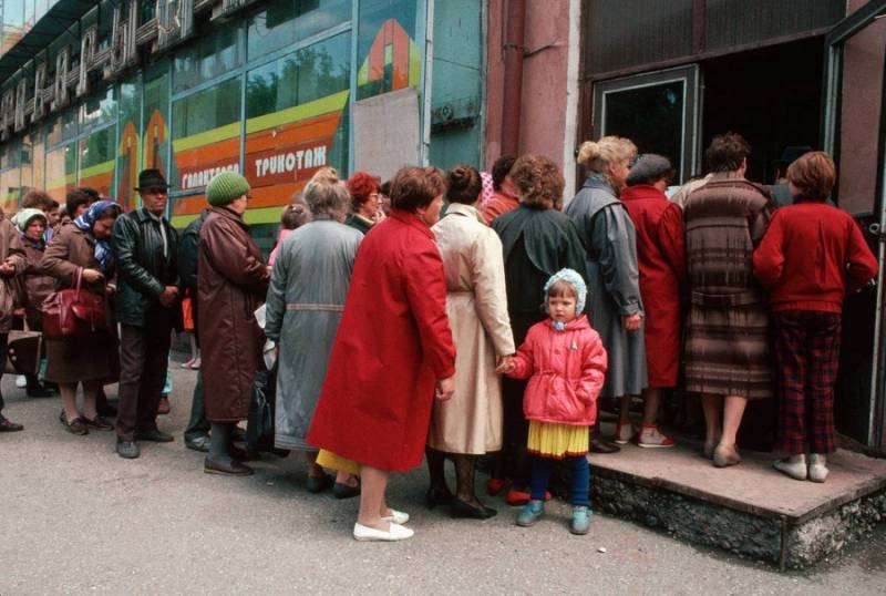<br />
Ностальгия по СССР: почему советские продавщицы были такими злыми                