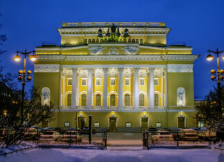 В какой театр сходить туристу в Санкт-Петербурге?