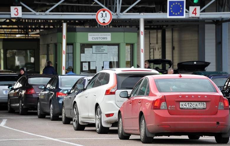 <br />
Европейская Комиссия ужесточает политику въезда для россиян: запрет на автомобили и личные вещи                