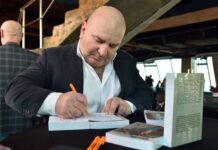 Психологические способы работы спецслужб показал в политическом триллере Остап Стужев