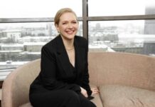 О Фонде помощи женщинам рассказала на FWD.Woman Summit Елена Финогенова