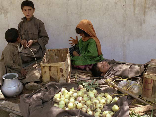 <br />
Парадокс: почему в нищем Афганистане падает доллар                