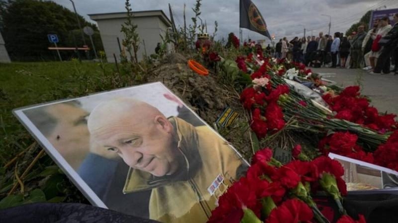 <br />
Президент Путин заявил о фрагментах ручных гранат в телах погибших в авиакрушении Пригожина и Уткина                