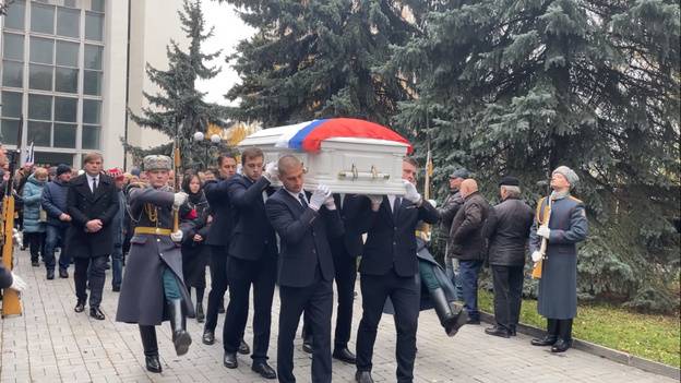 <br />
Скорбим о потере: олимпийская чемпионка Анфиса Резцова похоронена на Троекуровском кладбище                