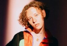 Срезал еврейские пейсы: 25-летний певец Шарлот высказался о политике Израиля