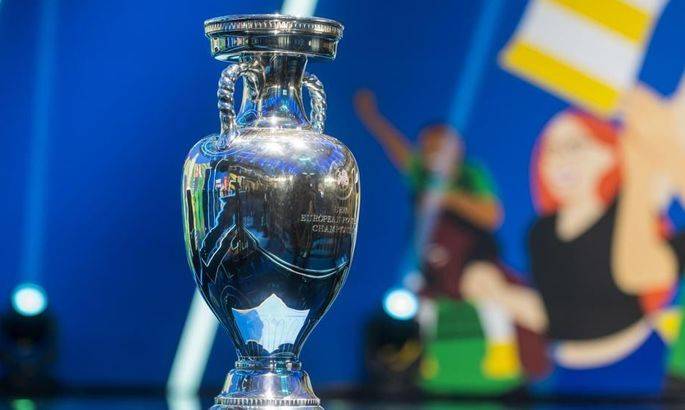 <br />
Великобритания и Ирландия выбраны хозяевами Чемпионата Европы по футболу в 2028 году                