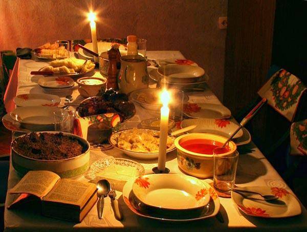 <br />
Души умерших садятся обедать с живыми: традиции и правила поминовения в День всех усопших верных                