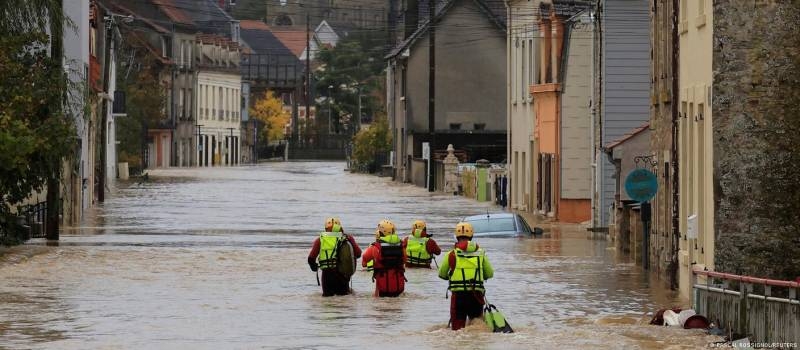 <br />
Наводнения на севере Франции: крики о помощи тонут в безразличии                