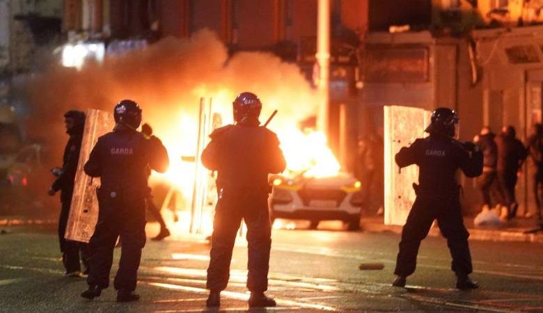 <br />
Протесты в Дублине: граждане требуют безопасности после нападения мигранта                
