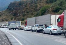 Транспортный коллапс из-за непогоды: граница России и Грузии в огне