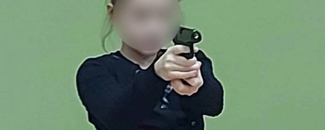 <br />
Урок обращения с пистолетом для четвероклассников в Великом Новгороде                