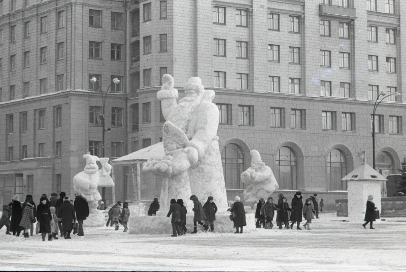 Какими были новогодние городки Челябинска в прошлом веке