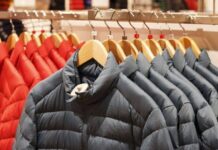 Простой способ, с помощью которого можно почистить засаленные рукава пуховика