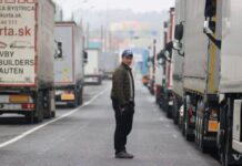 Протесты на границе вскрыли правду: Роскошные яхты и люксовые авто под видом гуманитарки ввозят на Украину