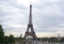 Теракт у Эйфелевой башни: радикальный исламист атакует с ножом и молотком