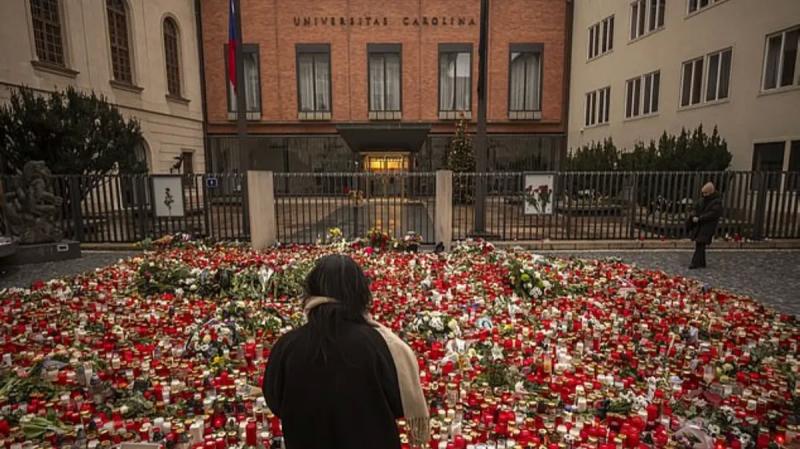 <br />
Трагедия в Праге: Чехия жжет свечи в память о погибших                