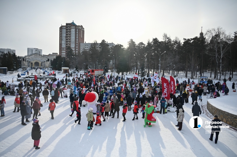 Более сотни снеговиков сделали участники благотворительной акции «Снеговики-добряки» в Челябинске