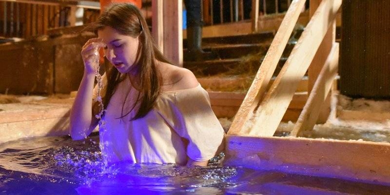 <br />
Правильное Крещение: когда следует окунаться в прорубь, 18 или 19 января                